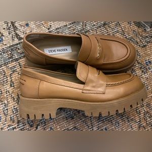 NWOT Steve Madden loafer cognac